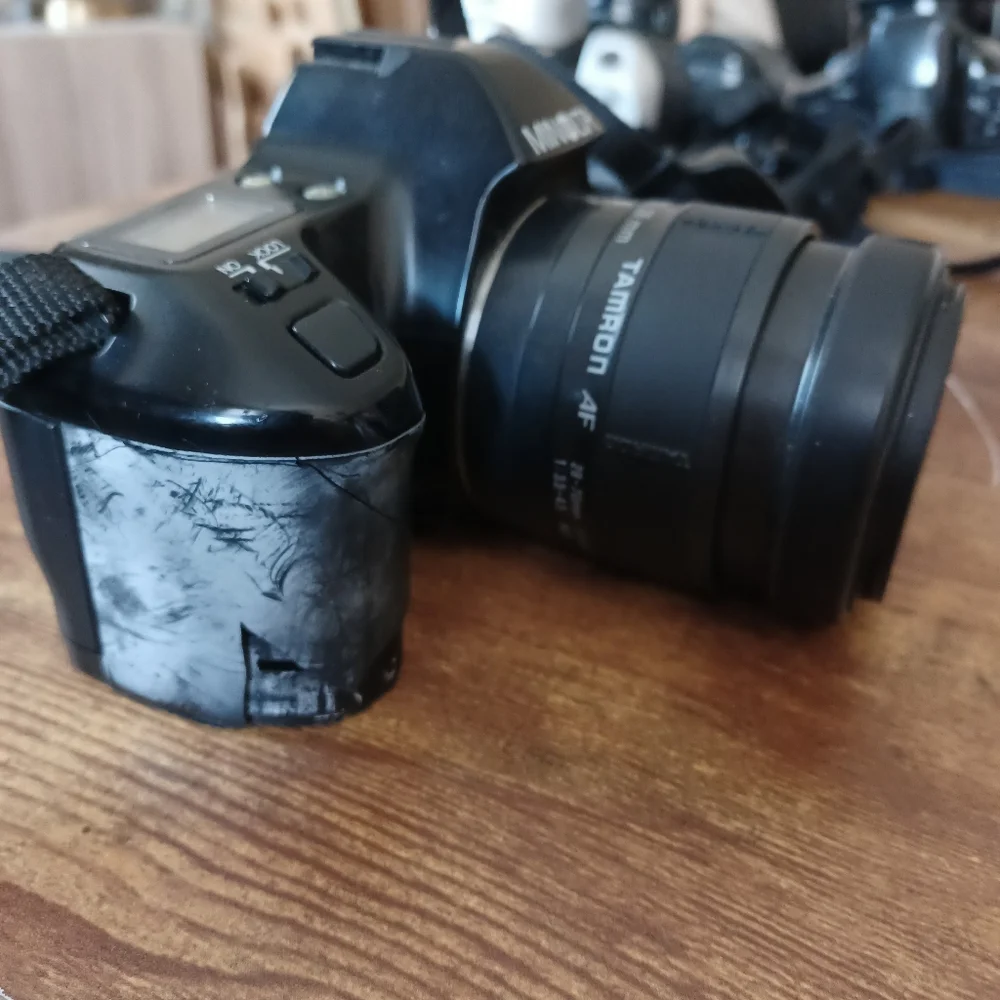 Minolta Maxxum 3000L camera w/ Tamron AF Lens 28-70